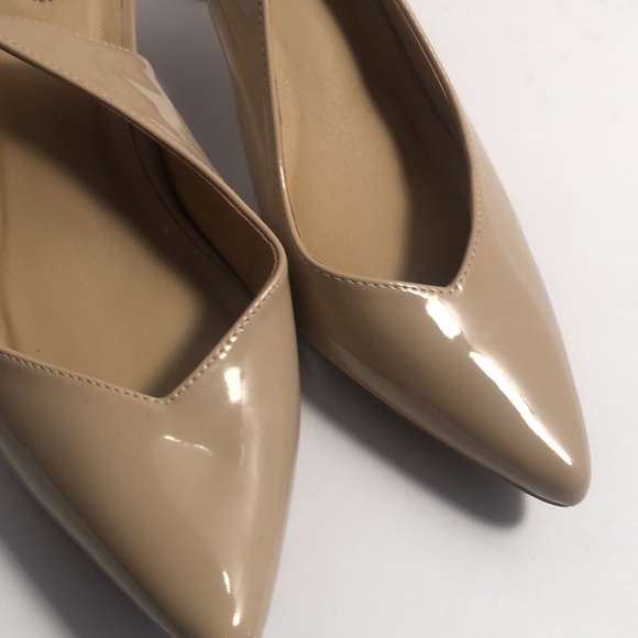 Woman’s comfort fall nude closed toe comfort heels - Picture 2 of 11